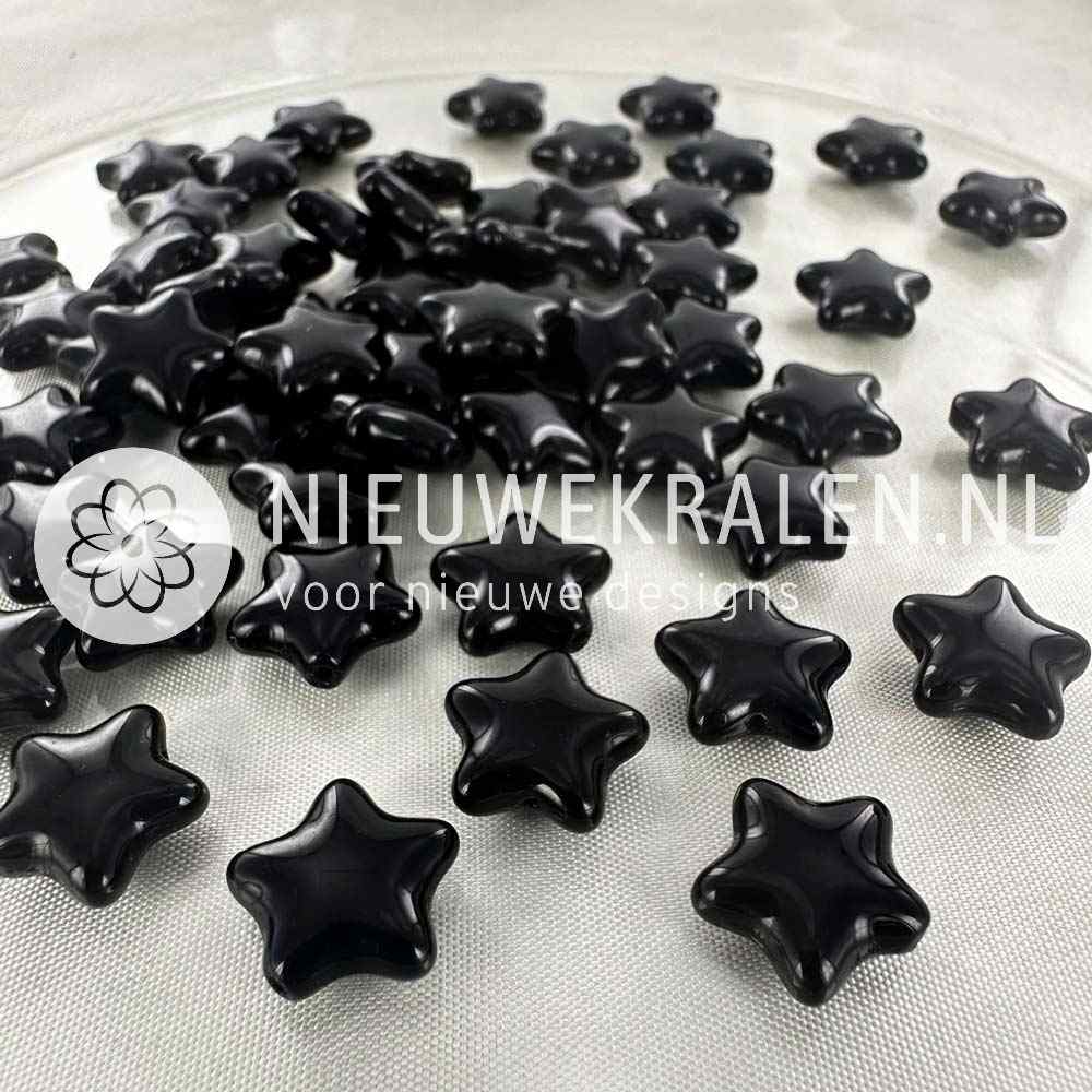 Sterretjes glaskralen 12 mm in de kleur opaque zwart – Tsjechisch glas, pressed beads, voor sieraden maken. Nieuwekralen.nl.