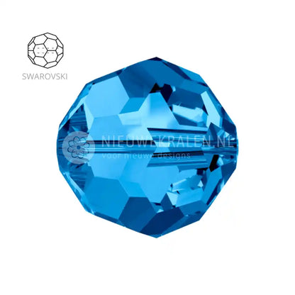 Swarovski Round Beads 6mm Capri Blue (243), kristalkralen in een intens, luxe diepe helderblauwe kleur – facetgeslepen close-up productfoto.