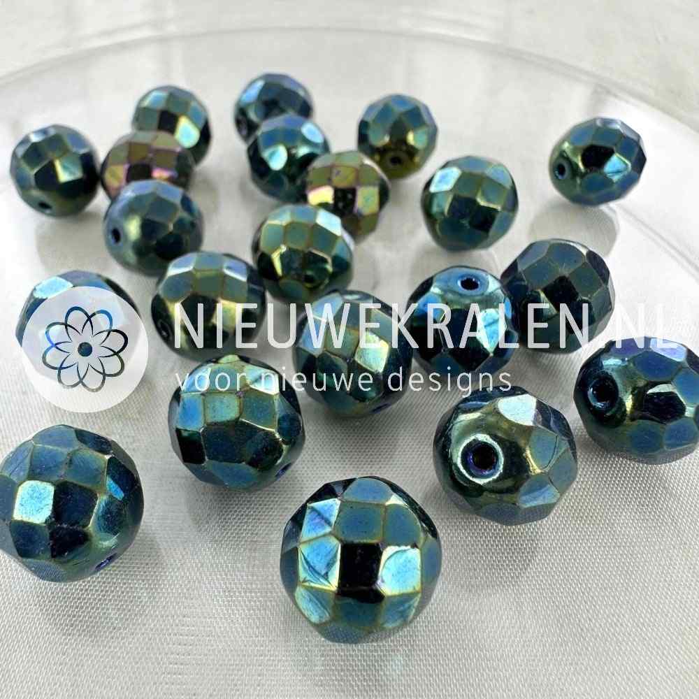 Tsjechische facet kralen 12 mm scarabee groen – Fire Polished glaskralen van Preciosa, opaque metallic groen.