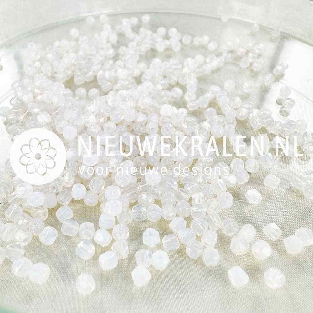 Tsjechische facet kralen 3 mm in de kleur smokey wit - Fire polished glaskralen van Preciosa.