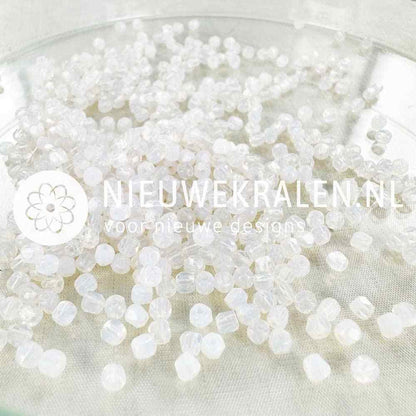 Tsjechische facet kralen 3 mm in de kleur smokey wit - Fire polished glaskralen van Preciosa.