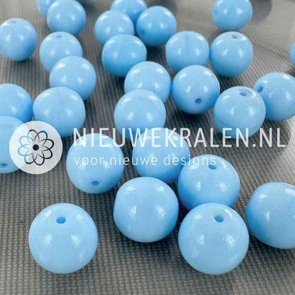 Tsjechische glaskralen rond 10mm babyblauw opaque – pressed beads Boheems glas