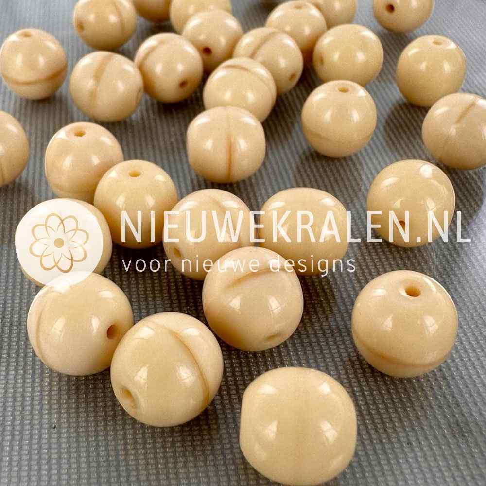 Tsjechische glaskralen rond 10mm ivoor crème opaque – pressed beads Boheems glas