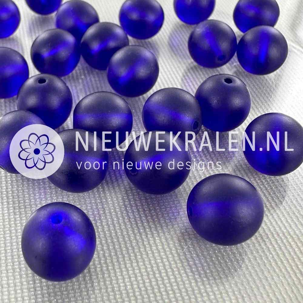 Tsjechische glaskralen rond 10mm mat kobaltblauw semi transparant – pressed beads Boheems glas