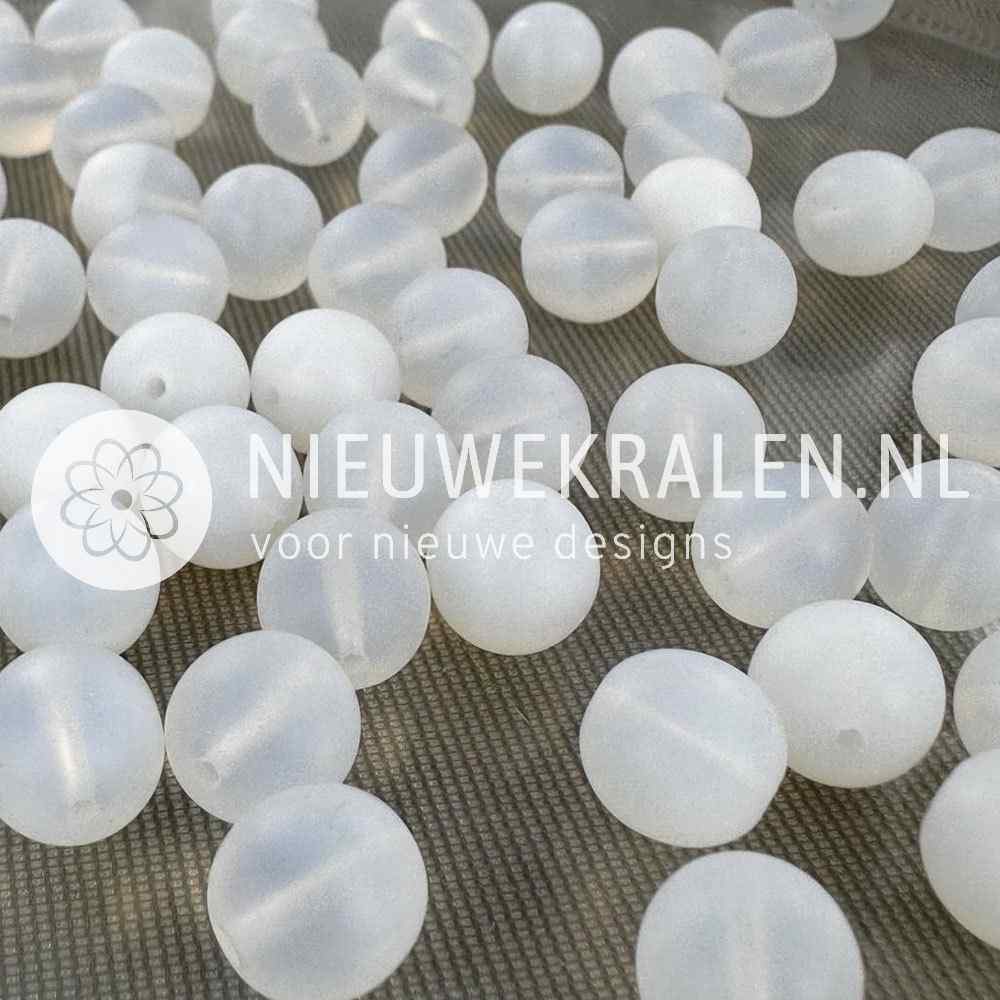 Tsjechische glaskralen rond 10mm mat smokey wit semi transparant – pressed beads Boheems glas