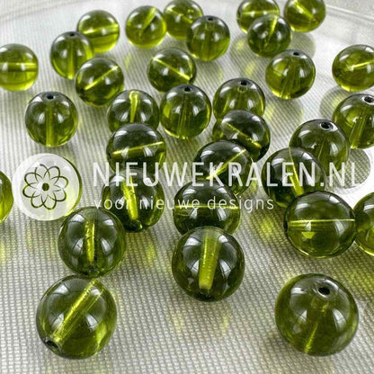 Tsjechische glaskralen rond 10mm mosgroen transparant – pressed beads Boheems glas