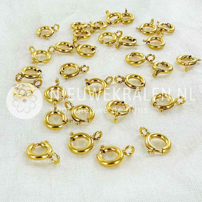 Veerringsluitingen 7 mm goud – goudkleurige sieradensluitingen voor armbanden, kettingen en voor het bevestigen van bedels en hangers.