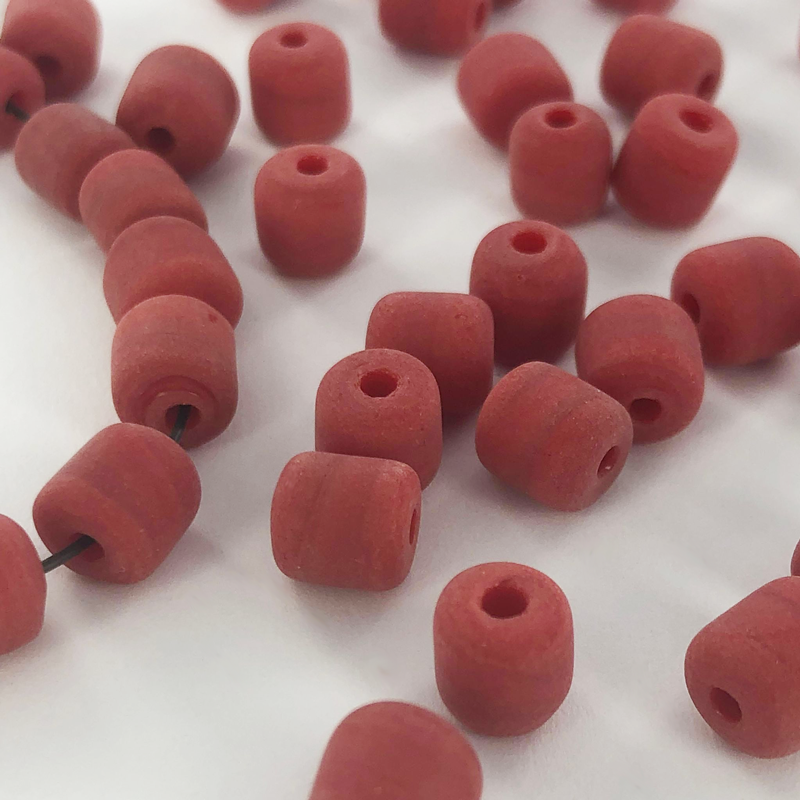 Bloedkoraal imitatie koraal kralen glas cilinder rood 7mm per 25 gram