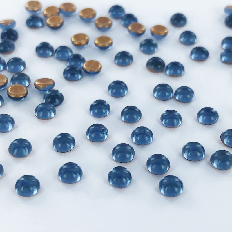 Cabochon glas blauw 4mm per 2 stuks
