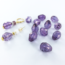 Afbeelding in Gallery-weergave laden, Druppel facet glas druppelkralen 13mm paars per 2 stuks
