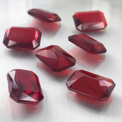 Fancy stones facet 18mm x 13mm rood Nieuwekralen