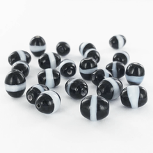 Afbeelding in Gallery-weergave laden, Gestreepte glaskralen ovaal 10mm zwart wit per 5 stuks
