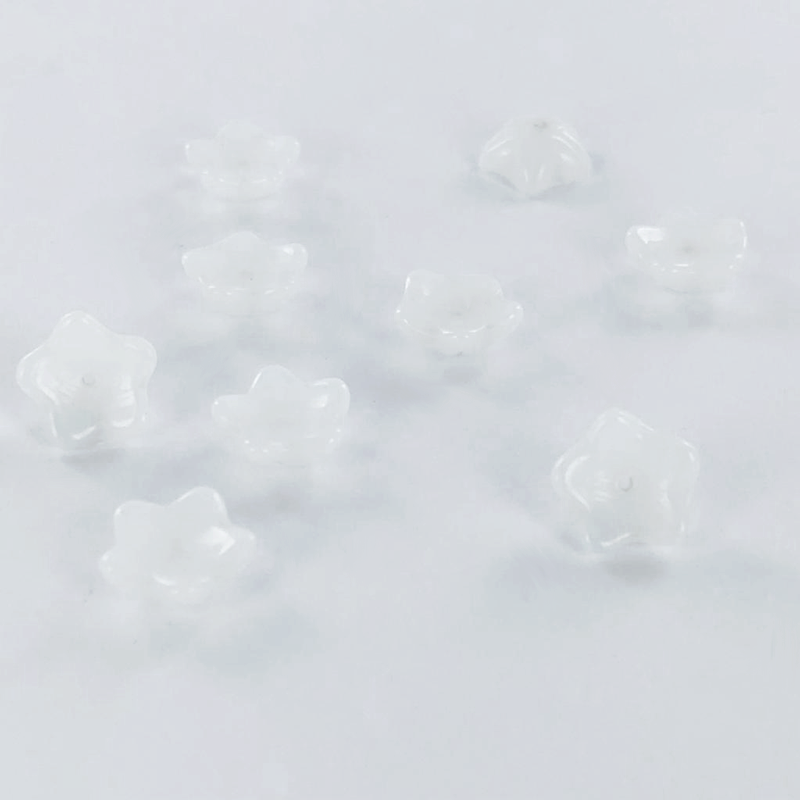 Glaskralen bloem 10mm smokey wit per 4 stuks