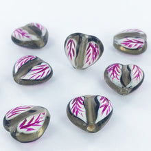 Afbeelding in Gallery-weergave laden, Hartjes kralen glas lila 12mm per 2 stuks
