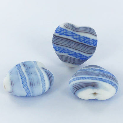 Hartjes kralen glas 22mm wit blauw per stuk