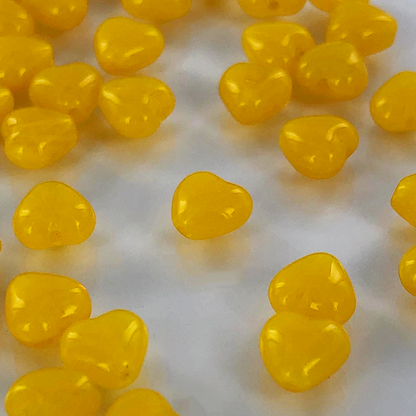 Hartjes kralen glas 6mm geel per 2 stuks