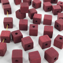 Afbeelding in Gallery-weergave laden, Houten kralen blokje 6mm rood per 10 stuks
