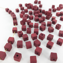 Afbeelding in Gallery-weergave laden, Houten kralen blokje 6mm rood per 10 stuks
