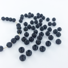 Afbeelding in Gallery-weergave laden, Houten kralen rond geribbeld 6mm zwart per 20 stuks
