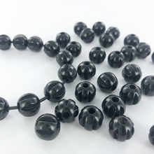 Afbeelding in Gallery-weergave laden, Houten kralen rond met inkeping 10mm zwart per 20 stuks
