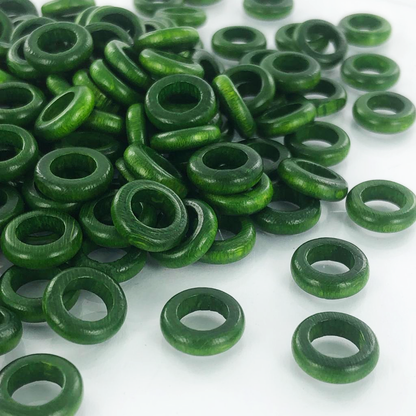 Houten ringen 10mm groen per 5 stuks