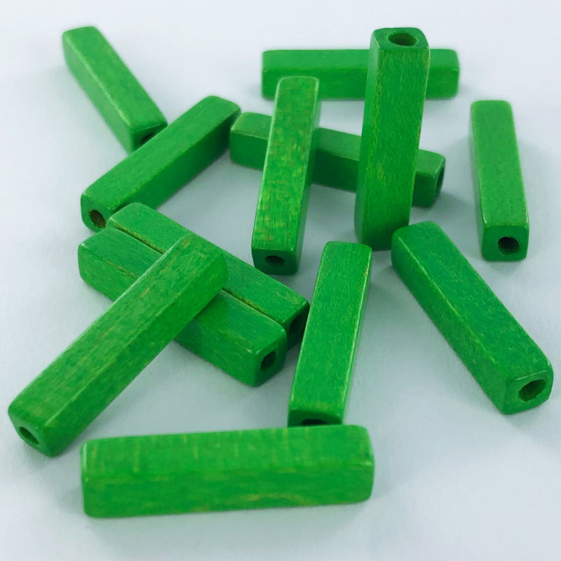 Houten kralen staafje 20mm groen per 5 stuks