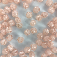 Afbeelding in Gallery-weergave laden, Kleine glaskralen 7mm rond facet roze per 25 gram
