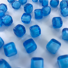 Afbeelding in Gallery-weergave laden, Kubus glaskralen 8mm blauw per 5 stuks

