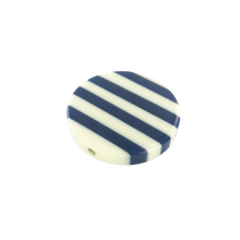 Afbeelding in Gallery-weergave laden, Kunststof kralen rond 34mm wit blauw per 1 stuk

