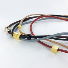 Afbeelding in Gallery-weergave laden, Leren veters 2,5mm grijs vierkant per meter
