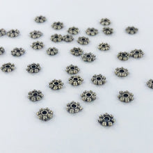 Afbeelding in Gallery-weergave laden, Metalen platte ring kralen spacer bead 4mm antiek zilver per 5 stuks
