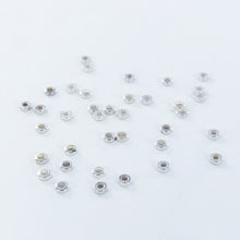 Afbeelding in Gallery-weergave laden, Metalen ringetjes platte kraal spacer bead 2mm verzilverd per 5 stuks
