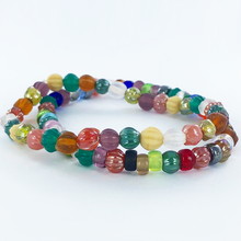 Afbeelding in Gallery-weergave laden, Ribbelkralen vintage glaskralen 6mm rond roze per 10 gram

