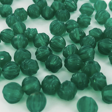 Afbeelding in Gallery-weergave laden, Ribbelkralen vintage glaskralen 6mm rond groen mat per 10 gram

