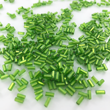 Afbeelding in Gallery-weergave laden, Staafjes kralen bugle beads 5mm groen
