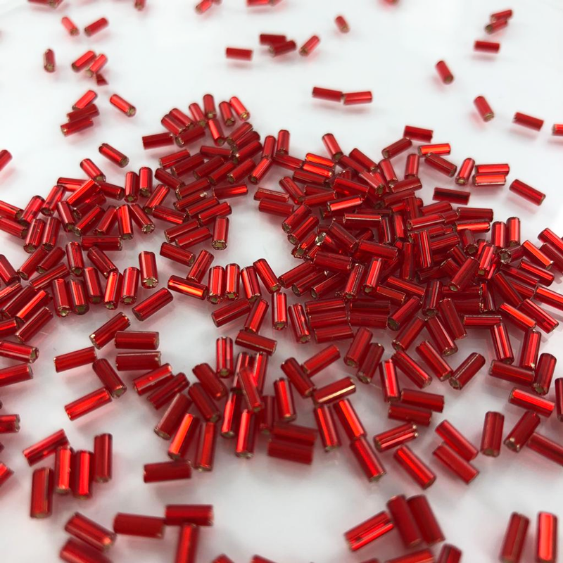 Staafjes kralen bugle beads 5mm rood per 5gram
