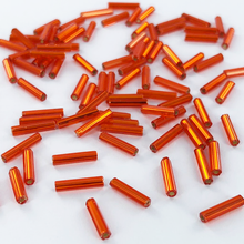 Afbeelding in Gallery-weergave laden, Staafjes kralen bugle beads 9mm oranje

