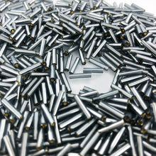 Afbeelding in Gallery-weergave laden, Staafjes kralen bugle beads 9mm grijs
