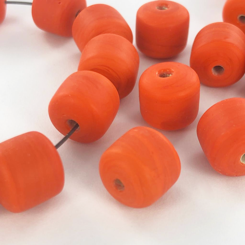 Bloedkoraal imitatie koraal kralen glas cilinder oranje 11mm per 10 stuks