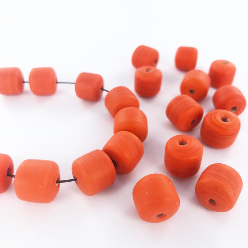 Bloedkoraal imitatie koraal kralen glas cilinder oranje 11mm per 10 stuks