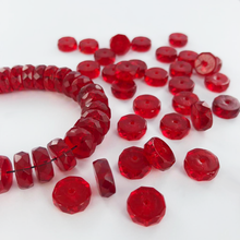 Afbeelding in Gallery-weergave laden, Glaskralen facet kralen schijf rond 10mm spacer beads rood per 3 stuks
